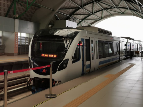 Asrama Haji Station, LRT Station | We provide Indonesia infrastructure map on various property sectors and data. Access property listings, infrastructure developments, news, and valuable transaction data for informed decisions.